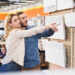 Pareja en tienda Motiva